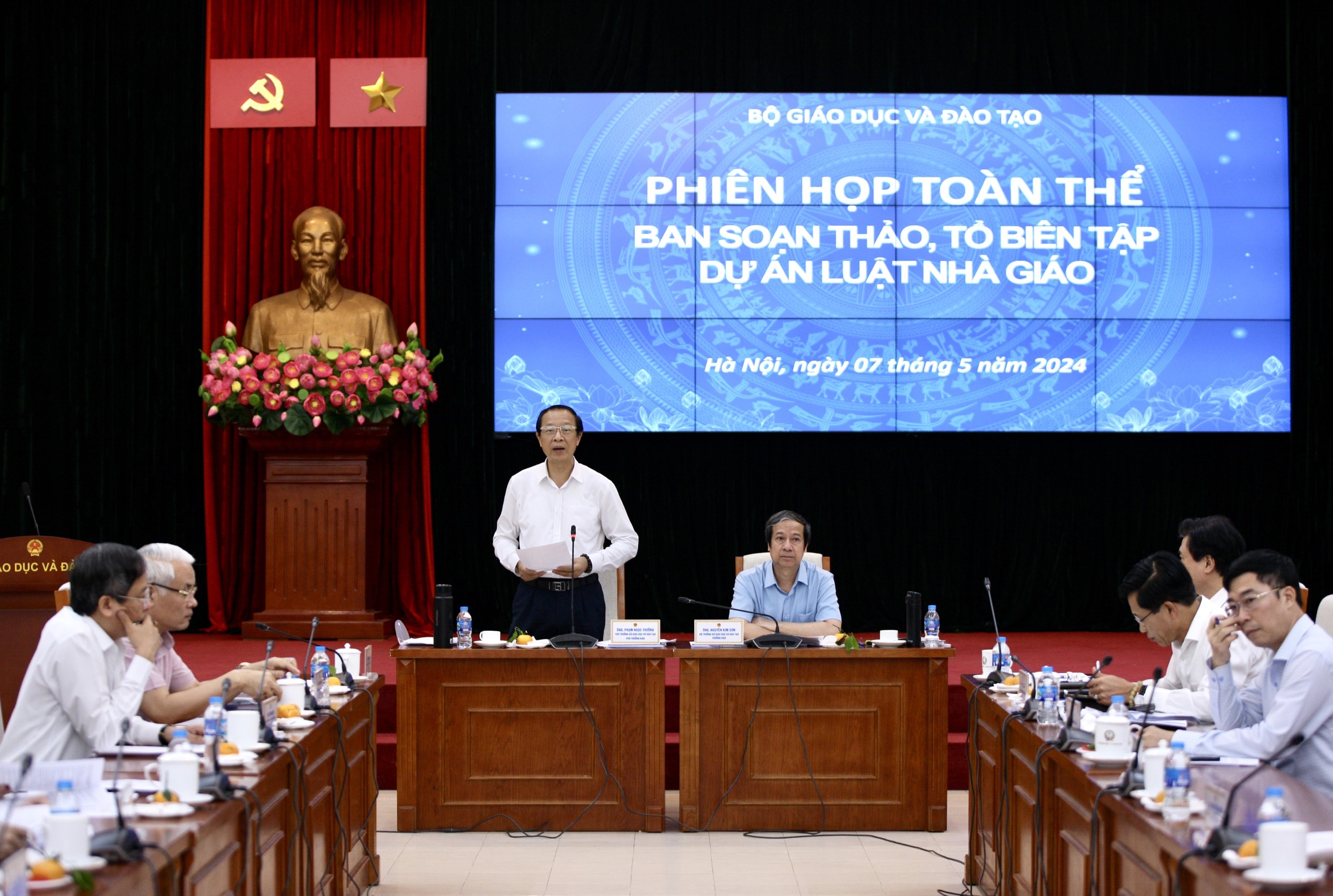 Thứ trưởng Phạm Ngọc Thưởng phát biểu tại phiên họp.