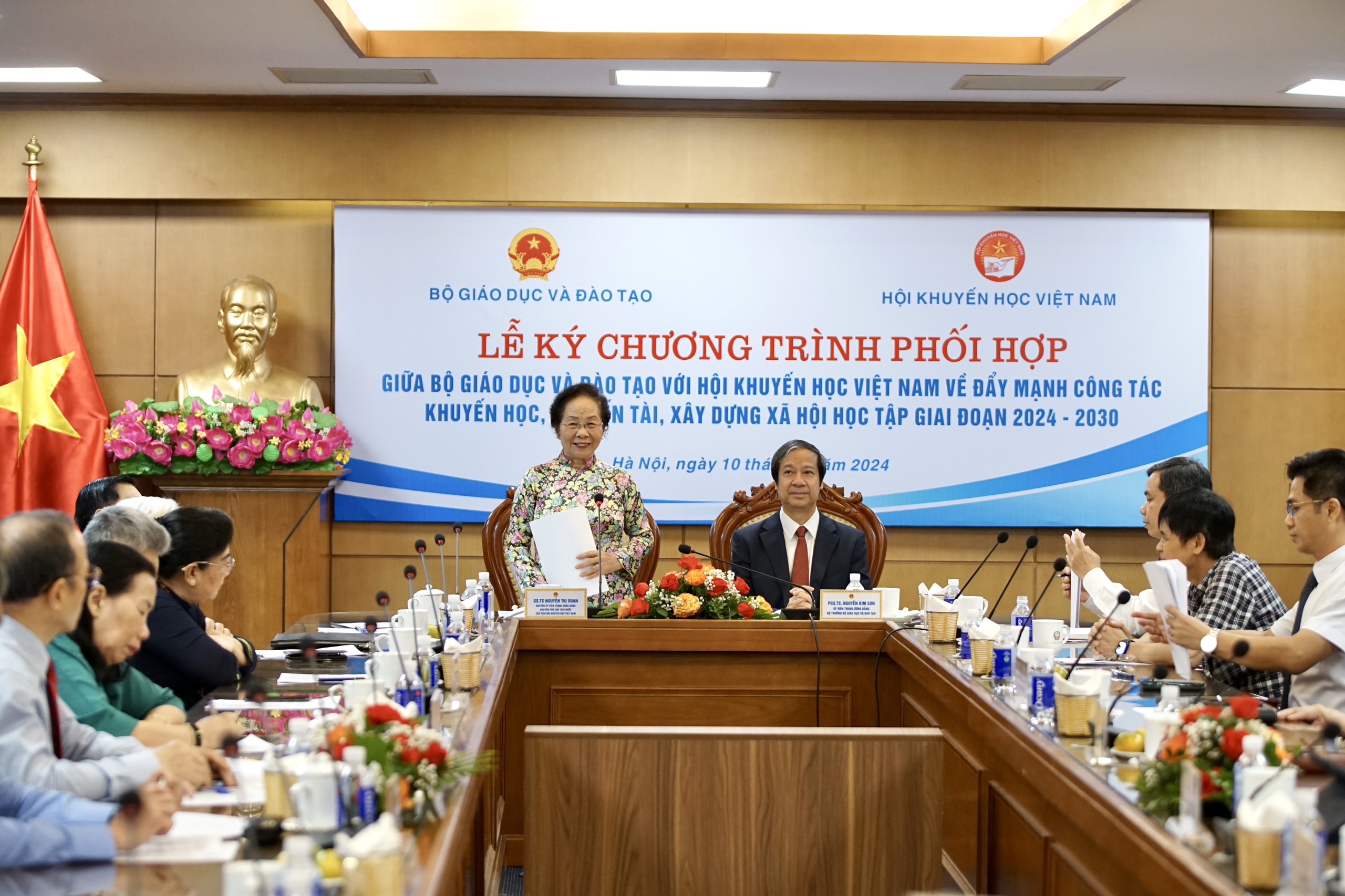 Chủ tịch Hội Khuyến học Việt Nam Nguyễn Thị Doan phát biểu.