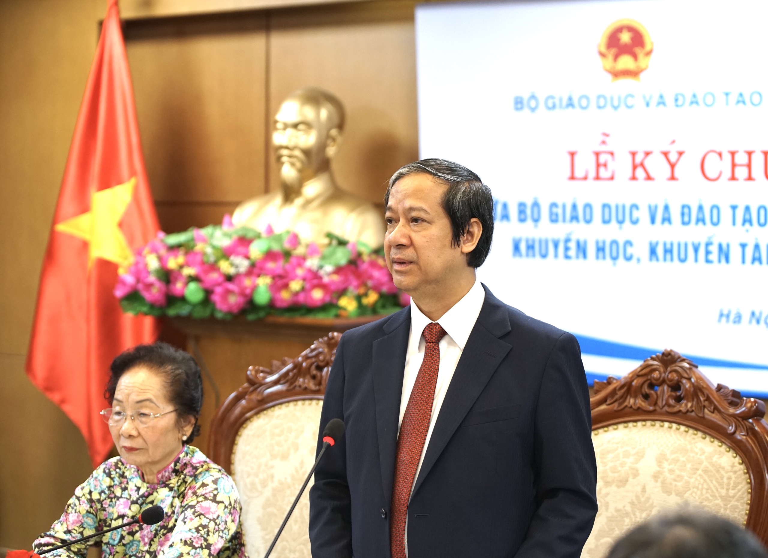 Bộ trưởng Bộ GD&ĐT Nguyễn Kim Sơn phát biểu.