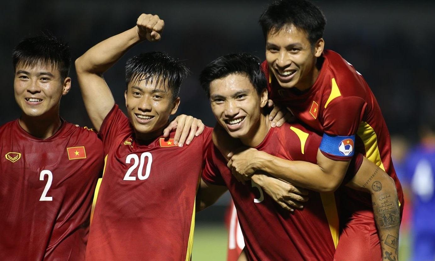 Tuyển Việt Nam vô địch giải Tam hùng với thành tích toàn thắng.