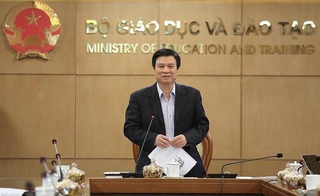 Ông Nguyễn Hữu Độ sinh năm 1962, là cử nhân sư phạm toán, tiến sĩ quản lý giáo dục.