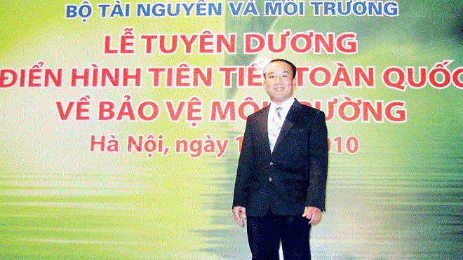 Thầy Nguyễn Ngọc Hải tại một buổi lễ tuyên dương do Bộ TN-MT tổ chức