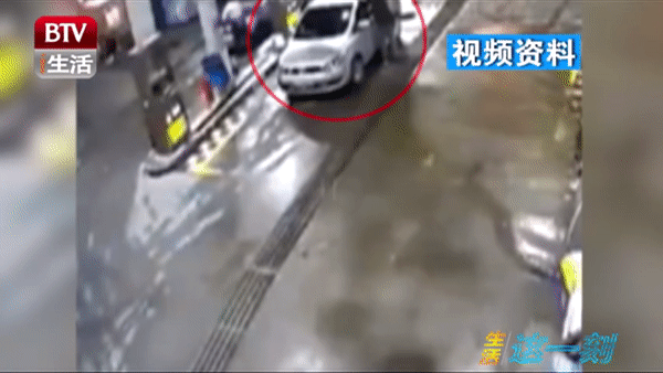 Sự thật video xe phát nổ ngay trạm xăng vì đứa trẻ chơi điện thoại 