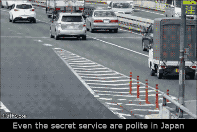 Cách xin đường đầy lịch sự của xe công vụ tại Nhật Bản