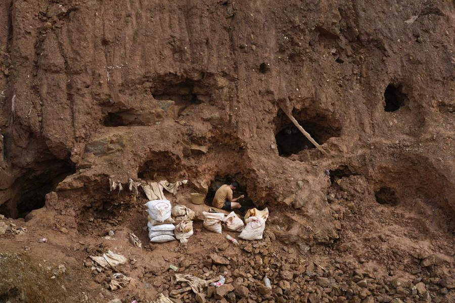 Công việc chui xuống địa ngục ở các mỏ vàng Venezuela