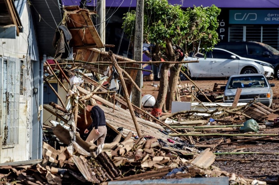 Chùm ảnh lũ lụt kinh hoàng càn quét Brazil, ít nhất 31 người thiệt mạng 