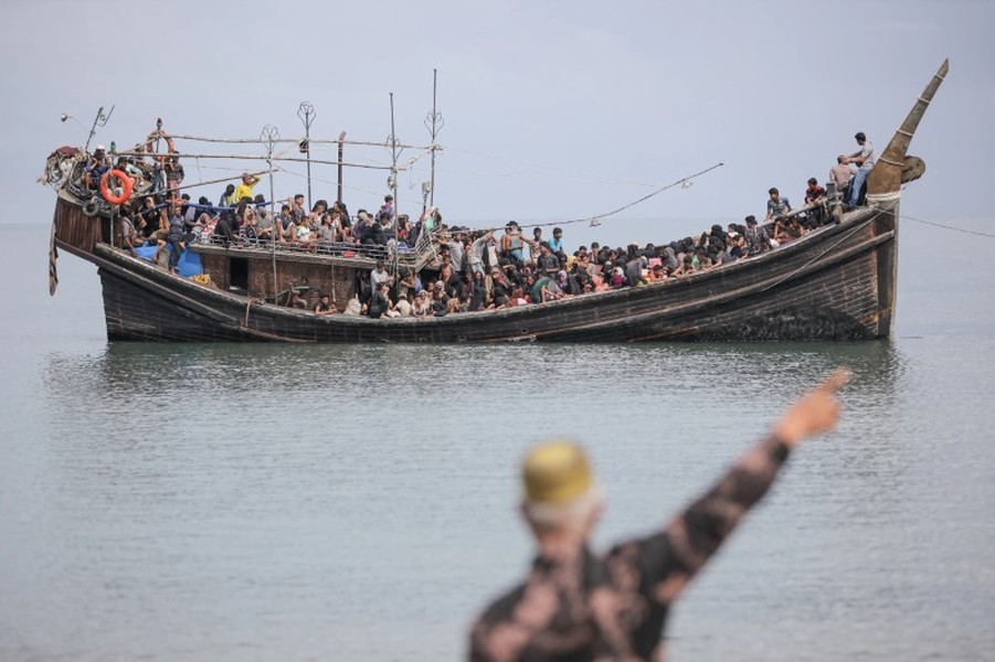 Chùm ảnh người tị nạn Rohingya liều mình đến Indonesia 