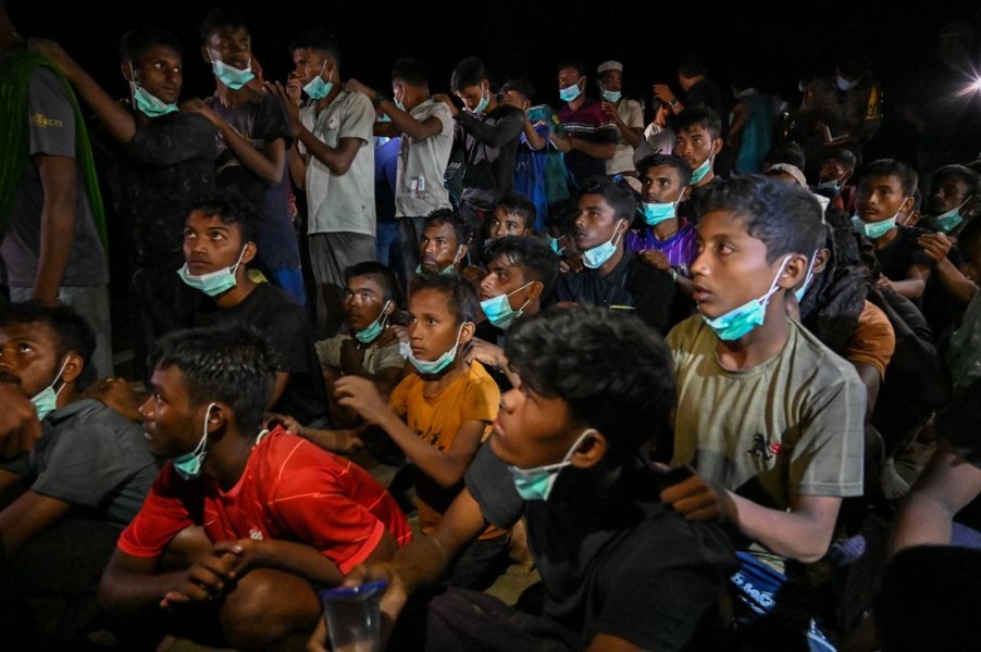 Chùm ảnh người tị nạn Rohingya liều mình đến Indonesia 