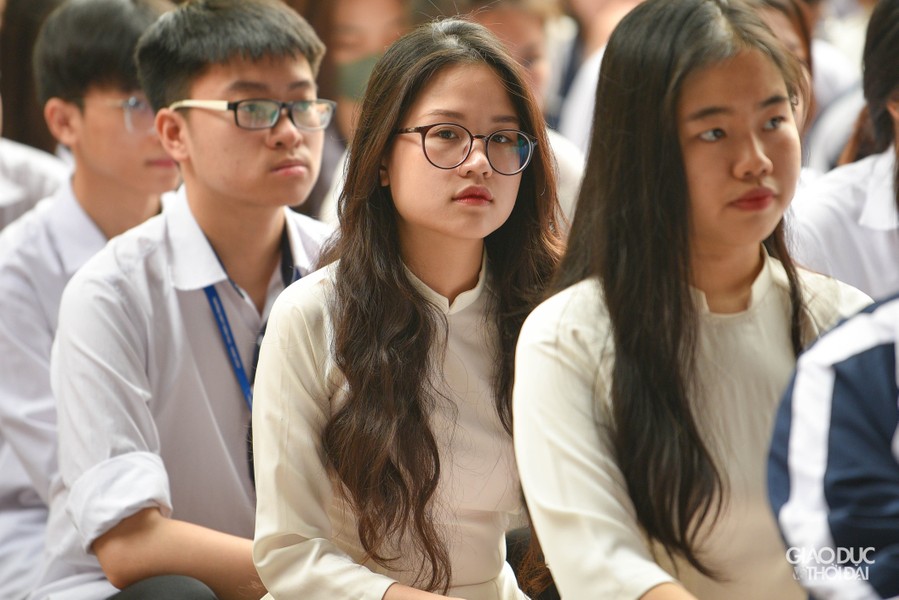 Nữ sinh trường Trần Phú xúc động ngày chia tay cuối cấp ảnh 8