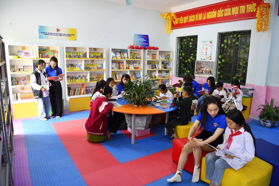 Hàng nghìn đầu sách đến với 'Thư viện trên đá' ở Hà Giang