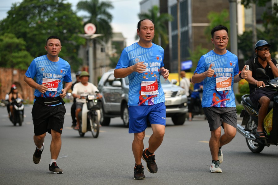 Hơn 500 vận động viên tham gia giải chạy Marathon Tuyên Quang 2023
