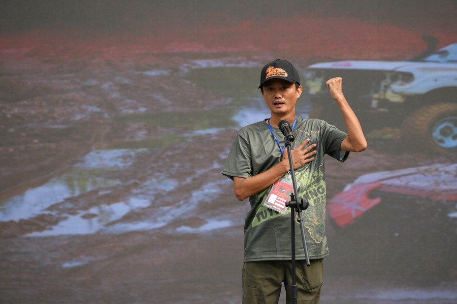 Gay cấn màn trình diễn lái ô tô địa hình tỉnh Tuyên Quang