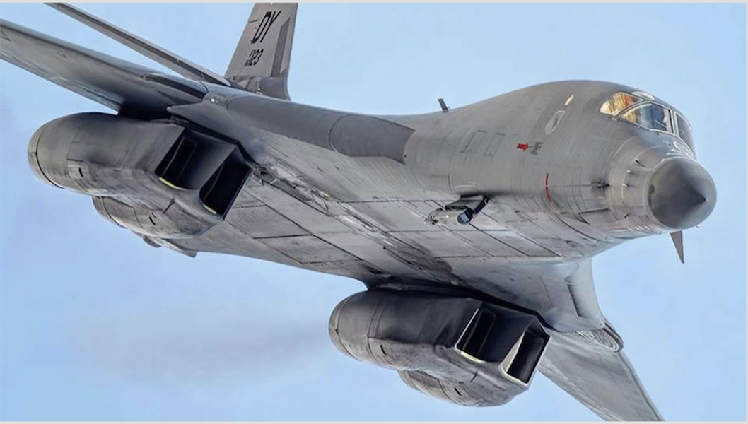 B-1B Lancer đến Anh làm nhiệm vụ 'cảnh sát trên không' ảnh 7