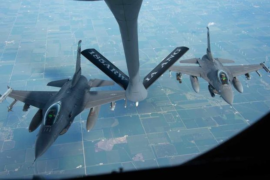 Chuyên gia Mỹ 'mách nước' cách F-16 chế áp S-400