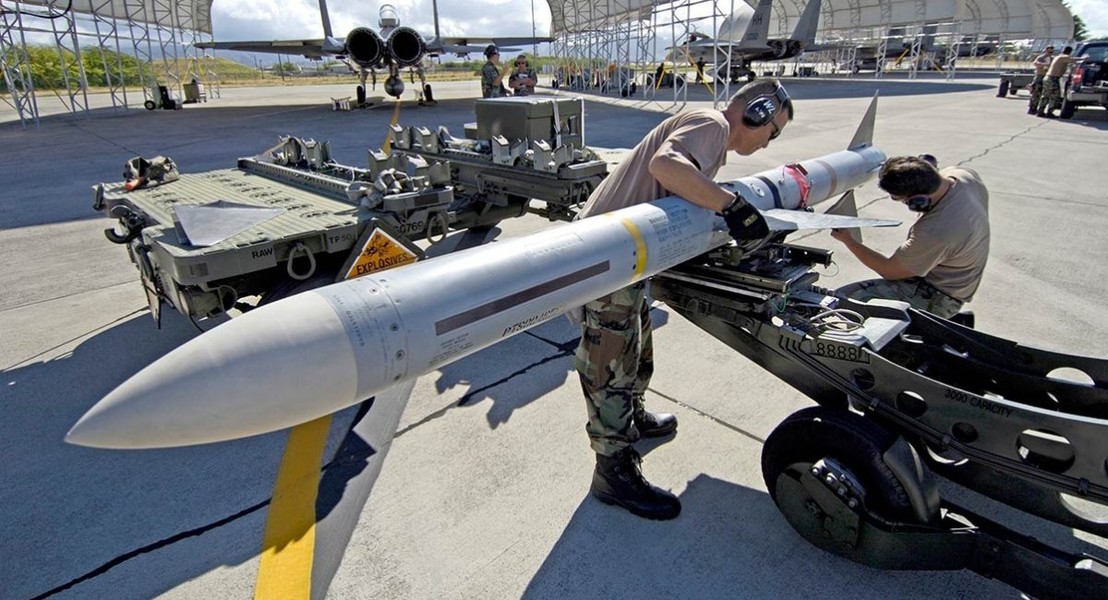 Tiêm kích Ukraine sẽ sử dụng tên lửa không chiến đặc biệt của Mỹ?