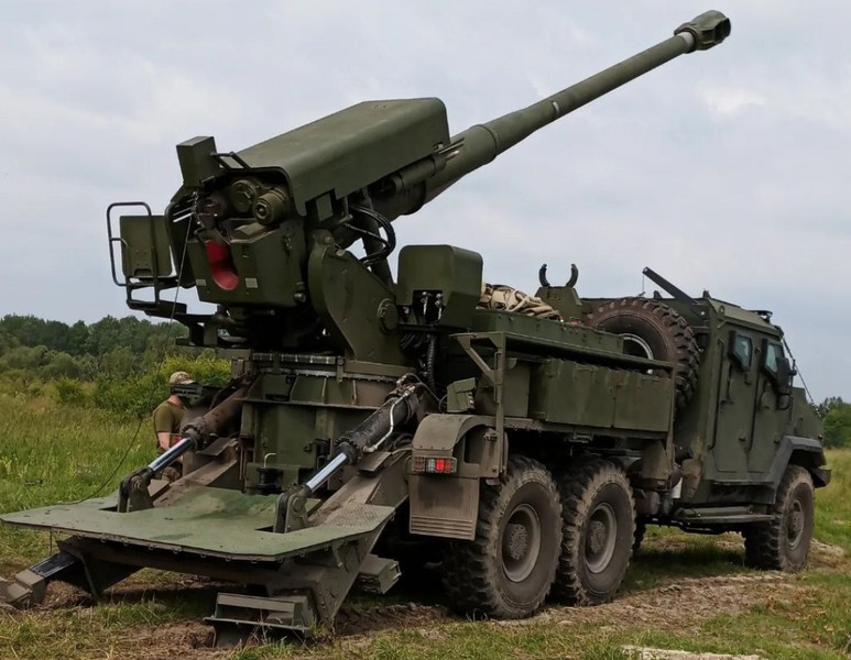 Sản xuất hàng loạt pháo tự hành Bogdana trong hai phiên bản cùng lúc