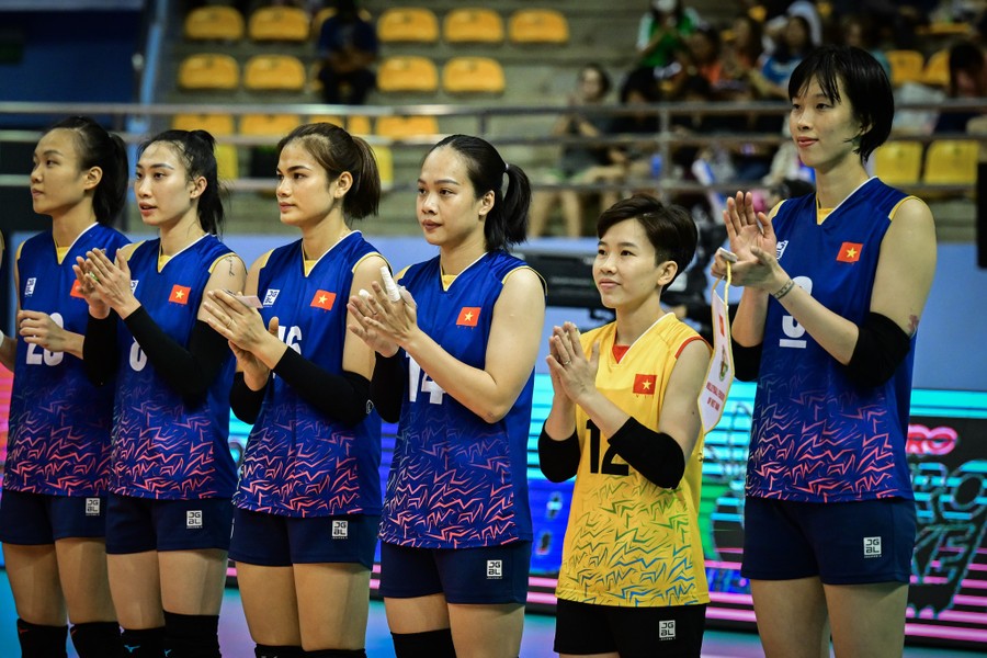 Khoảnh khắc bóng chuyền nữ Việt Nam làm nên lịch sử tại giải châu Á