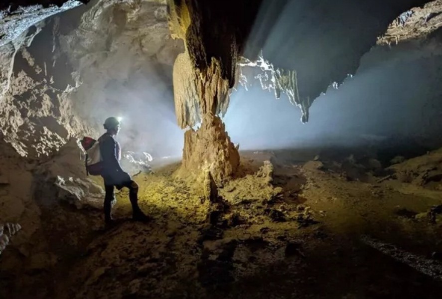 Hình ảnh hang động kì ảo giữa rừng Việt Nam trên báo nước ngoài 