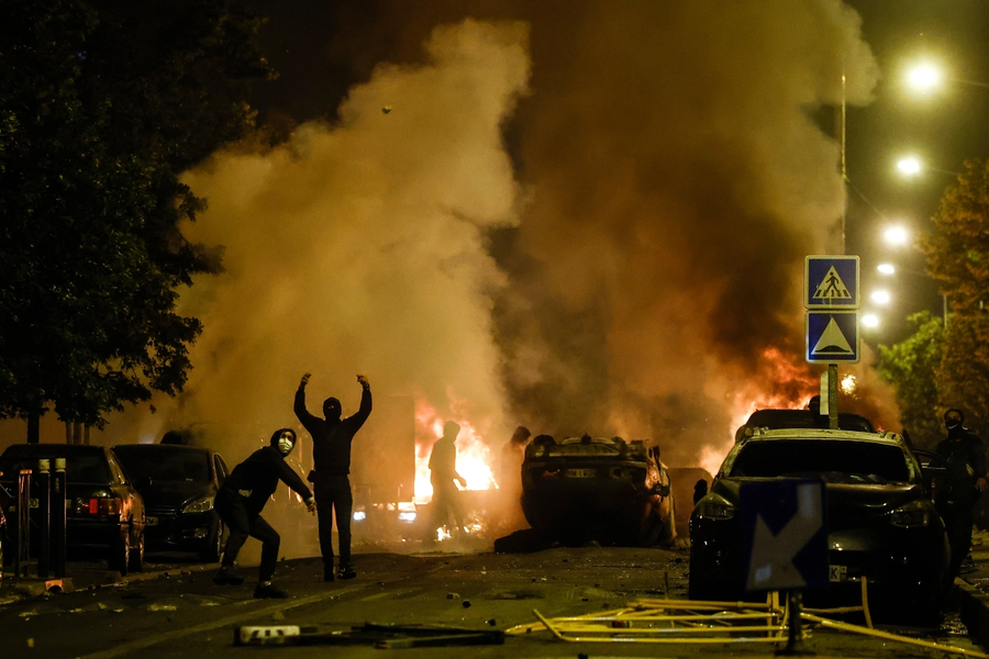 Chùm ảnh biểu tình ở Pháp, 150 người bị bắt 