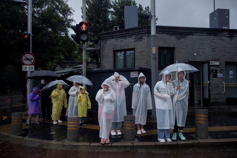 Trăm con đường ở Bắc Kinh biến thành sông vì mưa kỷ lục