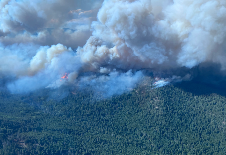 Chùm ảnh hàng nghìn người dân Canada chạy trốn trong mùa cháy rừng kỷ lục
