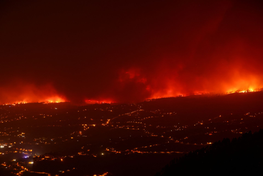 Chùm ảnh cháy rừng kinh hoàng, vượt tầm kiểm soát ở Tây Ban Nha 