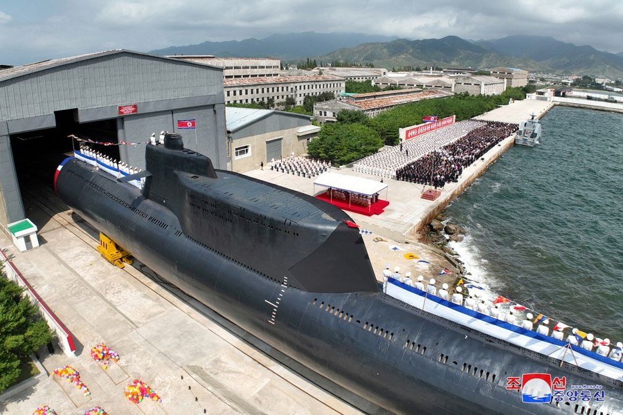 Triều Tiên hạ thủy tàu ngầm tấn công hạt nhân chiến thuật đầu tiên
