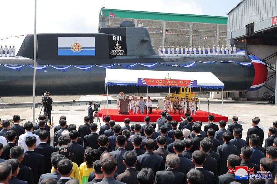 Triều Tiên hạ thủy tàu ngầm tấn công hạt nhân chiến thuật đầu tiên