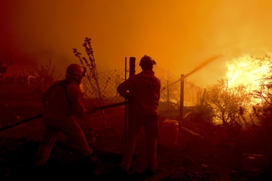 Chùm ảnh cháy rừng bùng phát ở Argentina giữa đợt nắng nóng dữ dội