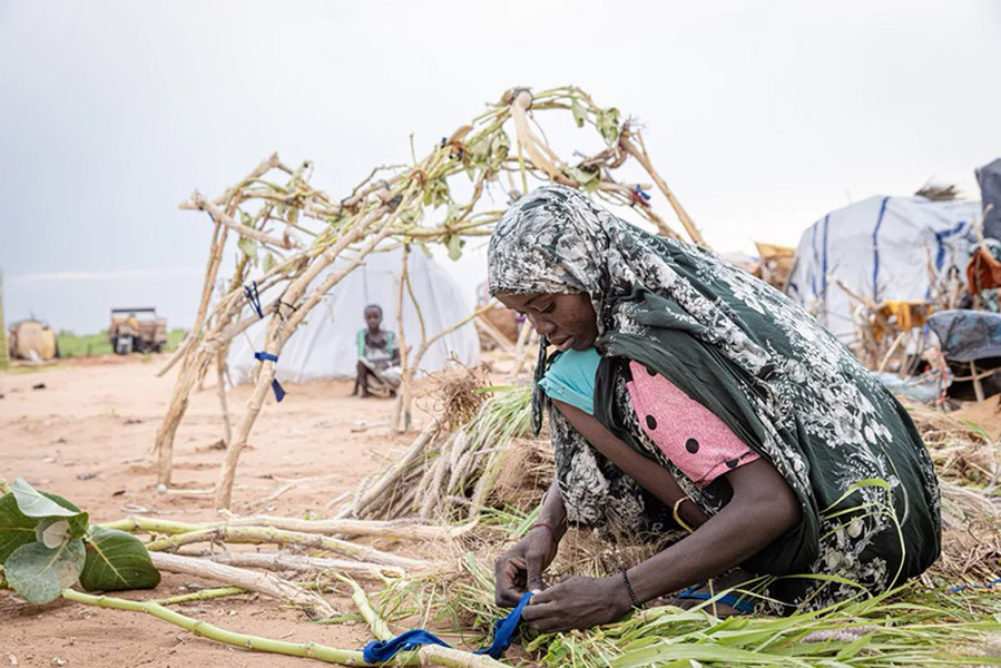 Chùm ảnh phụ nữ Sudan hết hy vọng trong trại tị nạn ở Chad 
