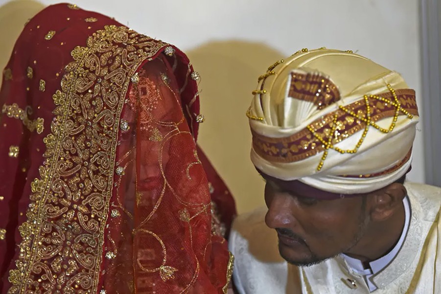 Chùm ảnh đám cưới tập thể vượt qua nghèo khó của người Hindu ở Pakistan