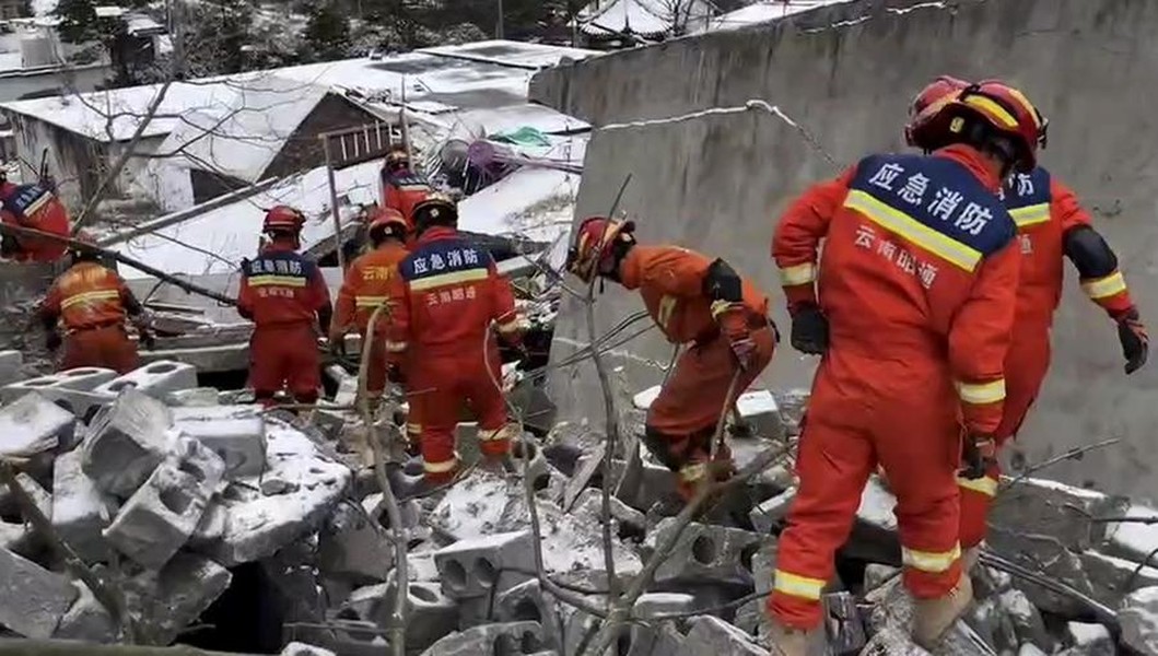 Chùm ảnh lở đất khiến 47 người bị chôn vùi ở Trung Quốc 