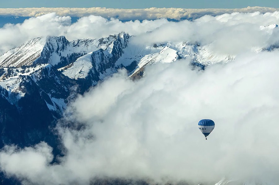 Chùm ảnh rực rỡ Lễ hội khinh khí cầu quốc tế lần thứ 44 ở Thụy Sĩ