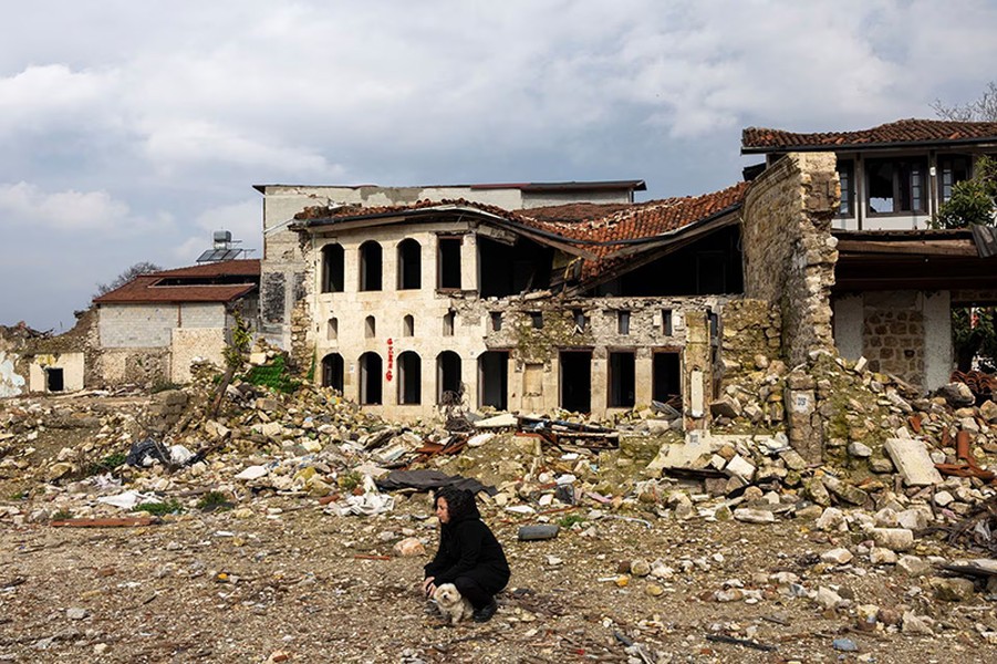 Hình ảnh một năm sau trận động đất làm hơn 53.000 người chết ở Thổ Nhĩ Kỳ
