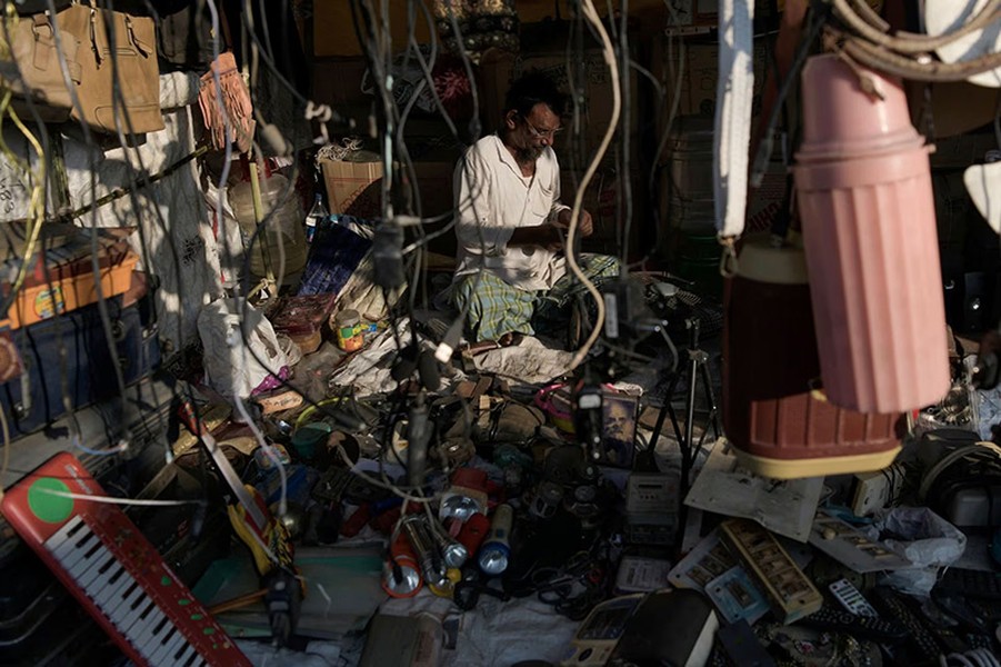 Cận cảnh chợ rác điện tử ở Ấn Độ