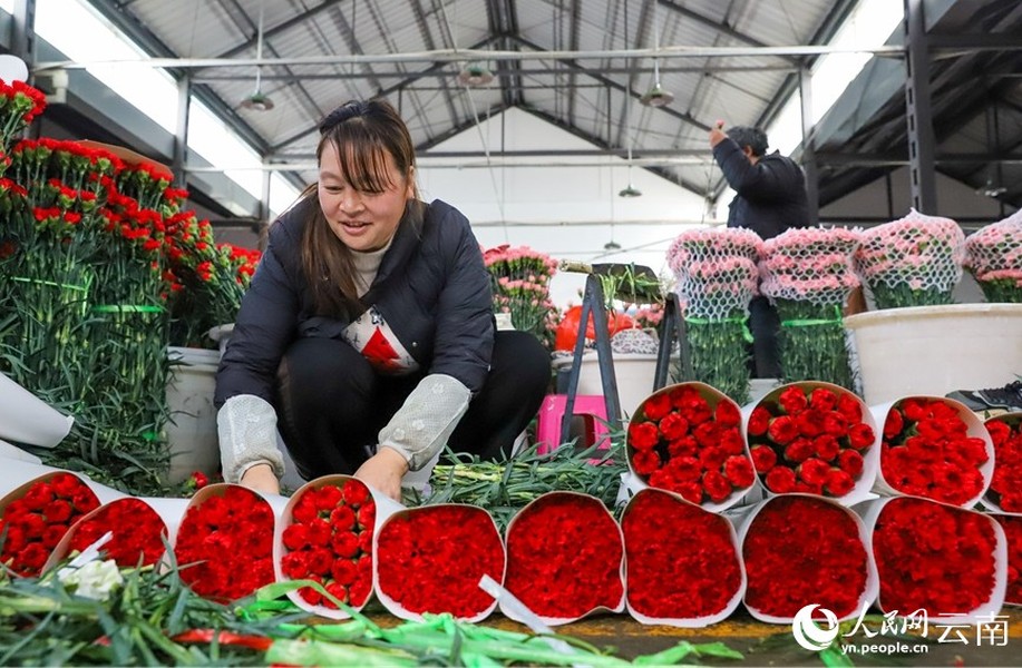 Nhộn nhịp chợ hoa tươi lớn nhất châu Á
