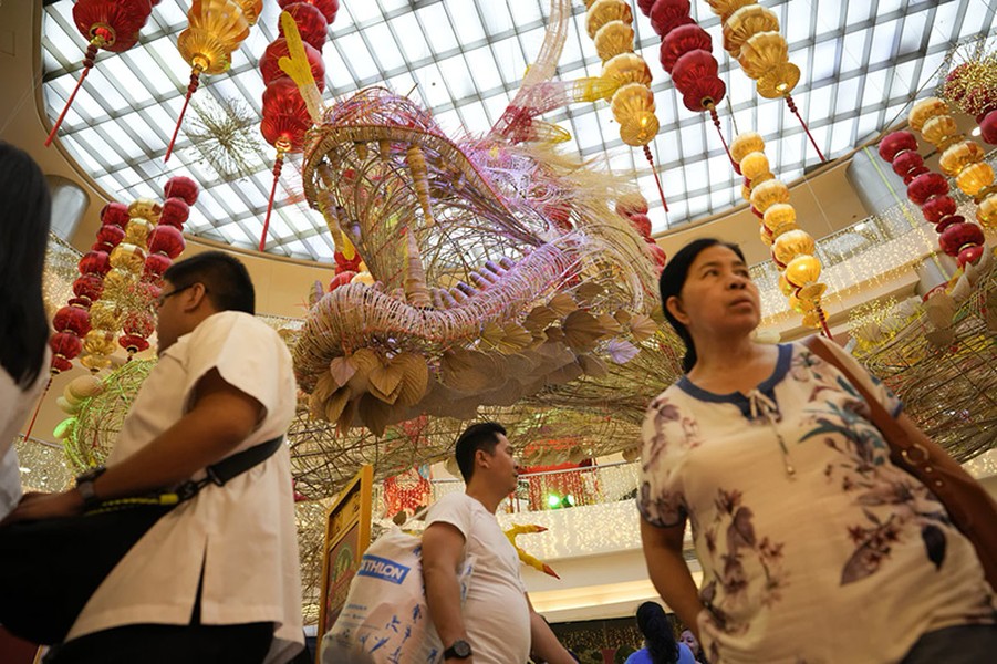 Hình ảnh khu phố cổ rực rỡ đón năm Rồng ở Philippines