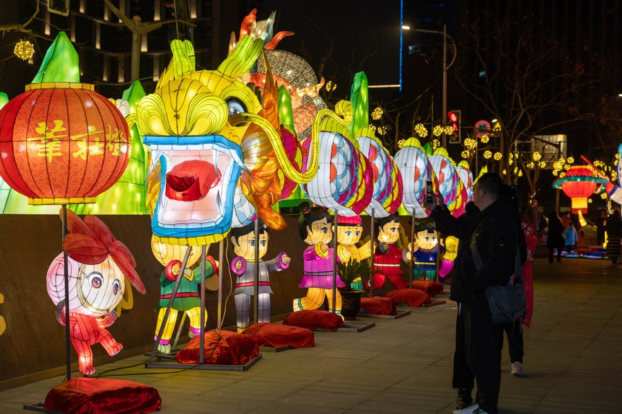 Đèn lồng đón năm con rồng rực rỡ khắp Trung Quốc