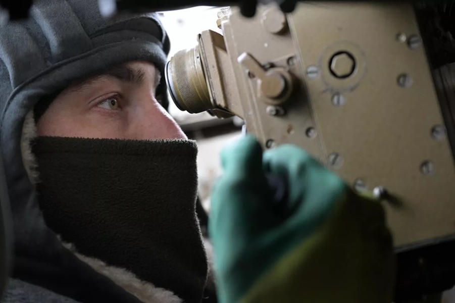 Chùm ảnh xe tăng chiến đấu Nga hoạt động ở khu vực Sversk