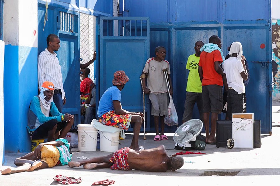 Chùm ảnh bạo lực và vượt ngục khiến Haiti ban bố tình trạng khẩn cấp