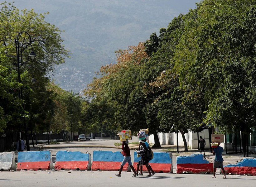 Chùm ảnh sự yên tĩnh ngột ngạt ở Haiti khi thủ tướng từ chức