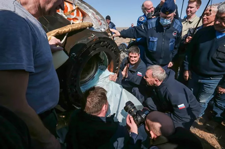 Chùm ảnh phi hành đoàn Soyuz MS-24 trở về từ Trạm vũ trụ quốc tế 