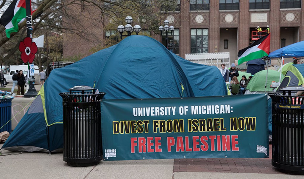 Chùm ảnh sinh viên Mỹ rần rần biểu tình ủng hộ Palestine