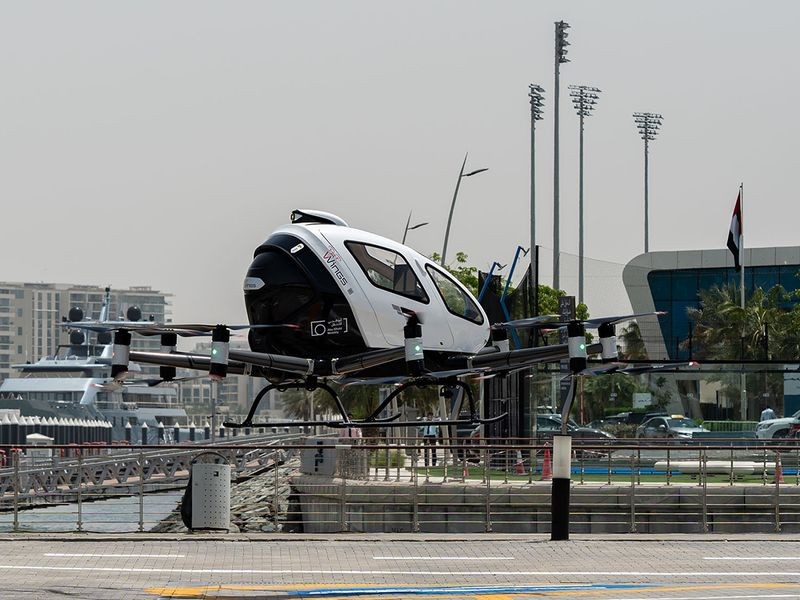Chùm ảnh Abu Dhabi thử nghiệm taxi bay chạy điện