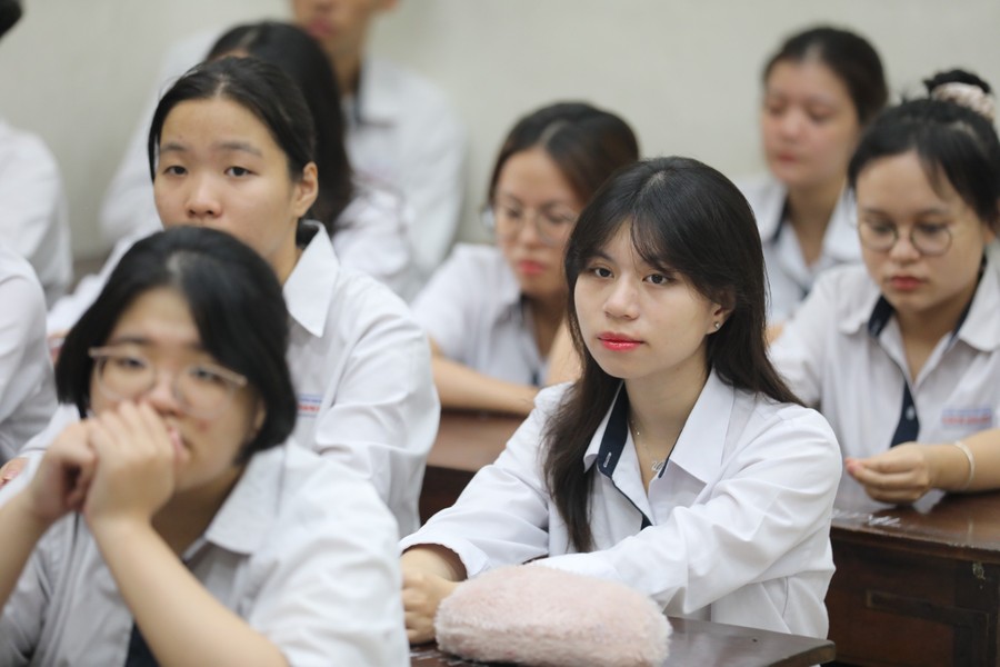 Học sinh THPT Hà Nội hân hoan tựu trường 