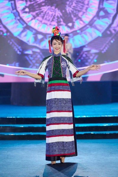 Nhan sắc xinh đẹp của nữ sinh Đại học Hà Nội đạt giải Á khôi Tây Bắc 