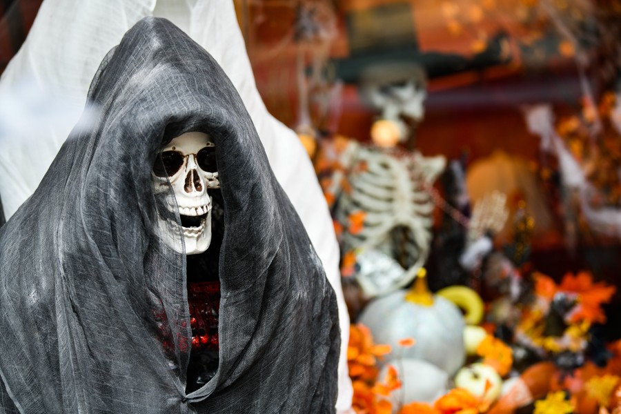 Tràn ngập đồ chơi kinh dị trước ngày lễ Halloween tại Hàng Mã