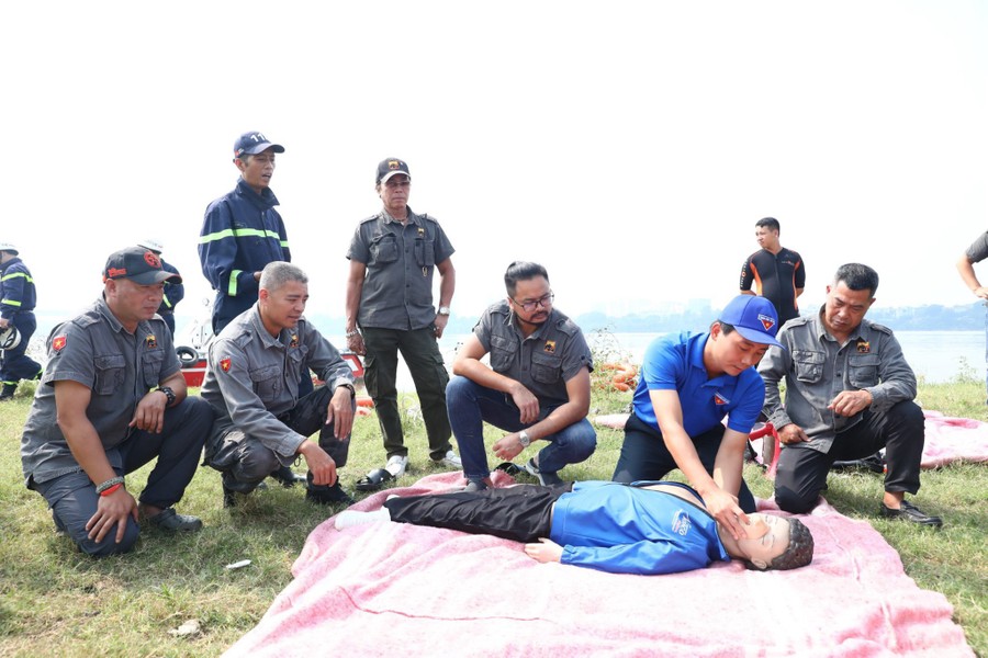 Tập huấn cứu hộ, cứu nạn cho tình nguyện viên đội phản ứng nhanh