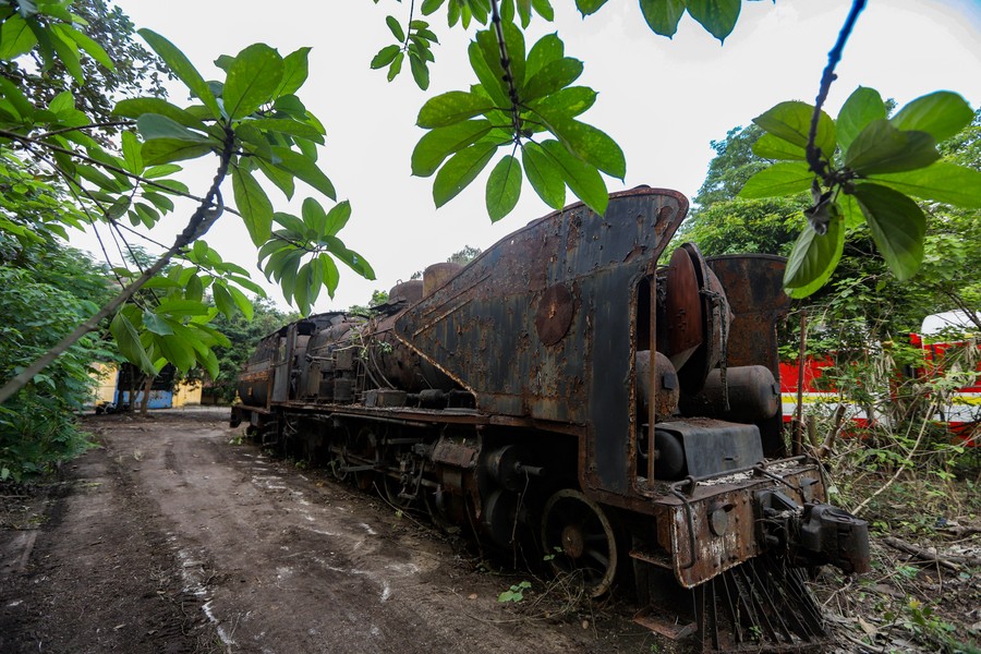 Lưu giữ ký ức vàng son của đường sắt Việt Nam bằng ký họa