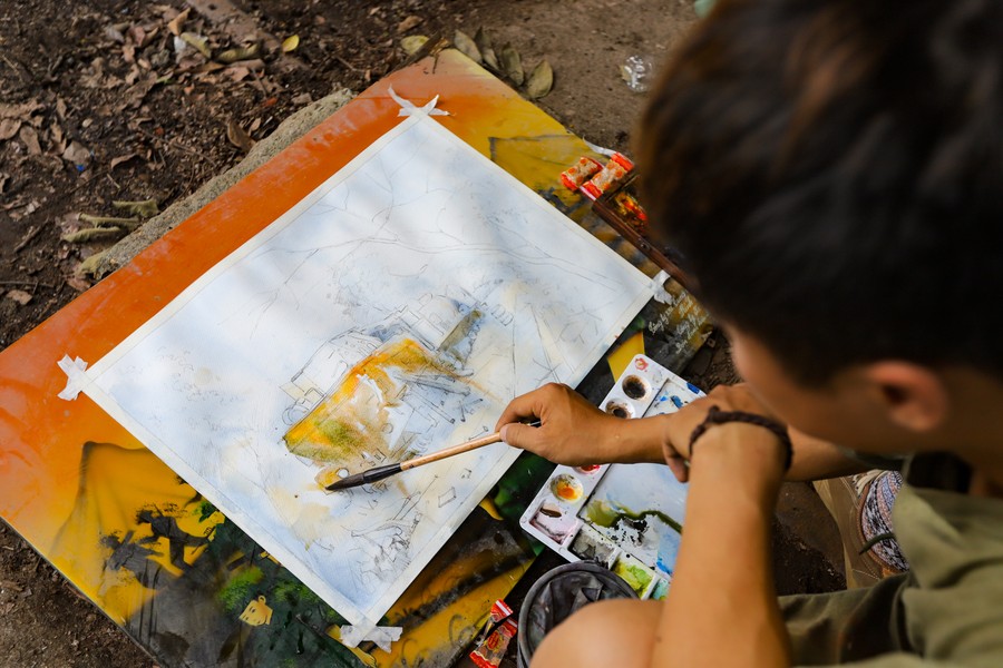 Lưu giữ ký ức vàng son của đường sắt Việt Nam bằng ký họa
